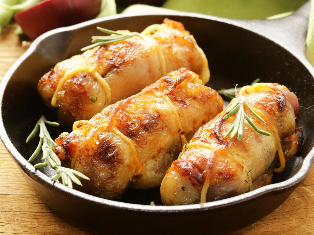 Для начинки возьмите 200 г шампиньонов