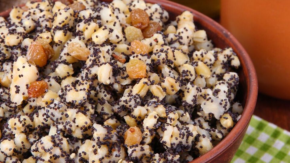 Для кутьи приготовьте узвар из сухофруктов