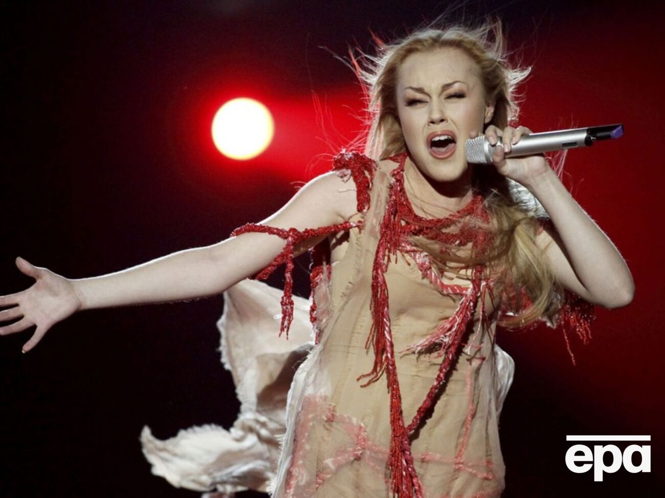 В 2010 году Елена Тополя под псевдонимом Alyosha представляла Украину на "Евровидении"