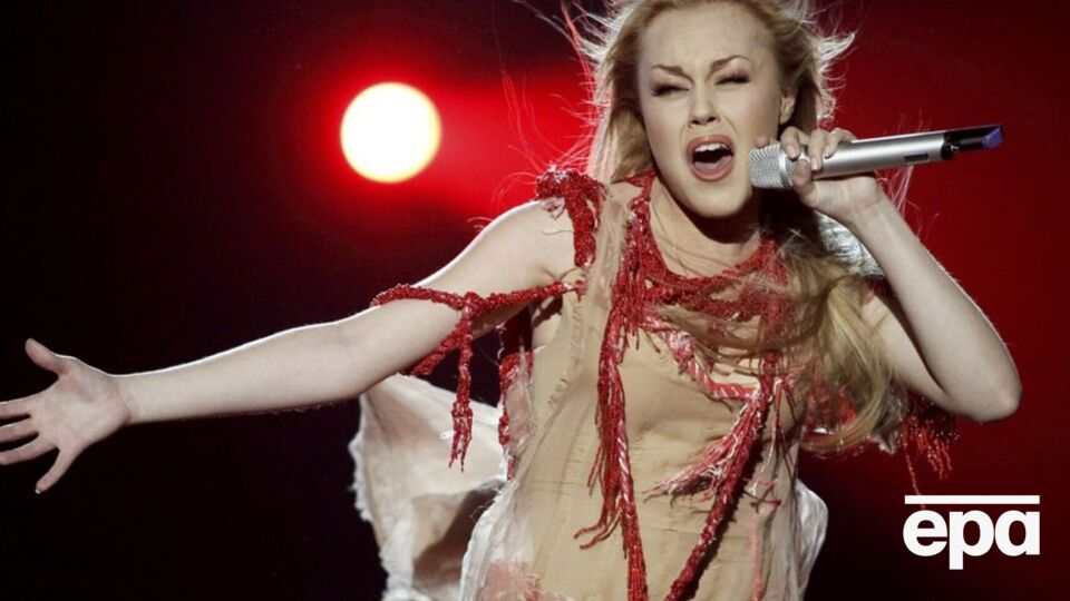 В 2010 году Елена Тополя под псевдонимом Alyosha представляла Украину на "Евровидении"