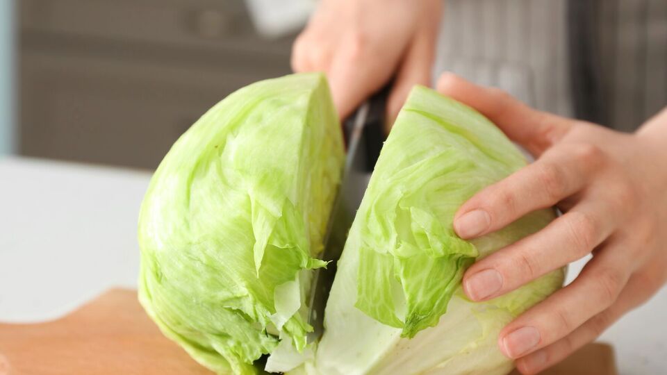 Квашеную капусту нужно хранить в погребе