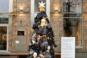 "Ялинка світла" составлена из форменной одежды энергетиков ДТЭК