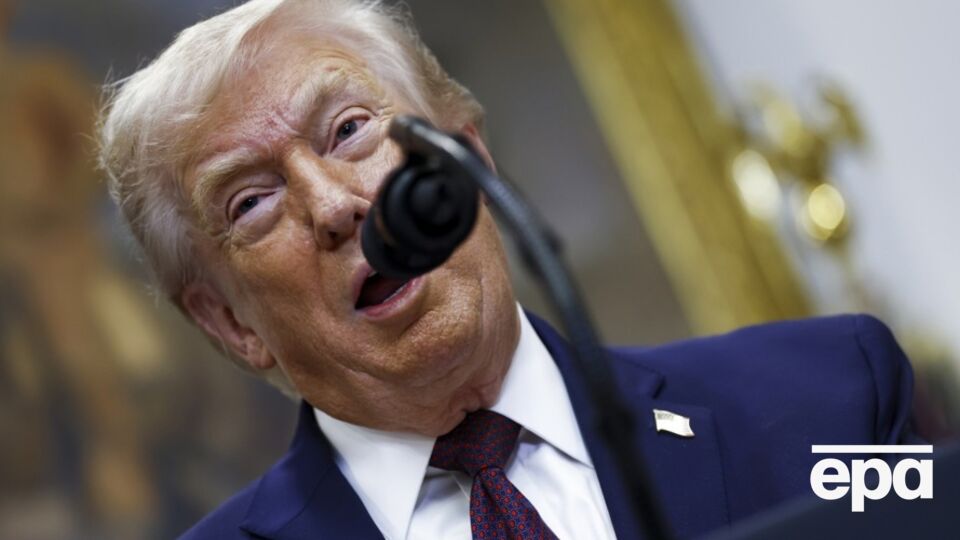 Фото с Трампом и Эпштейном удалили из сети