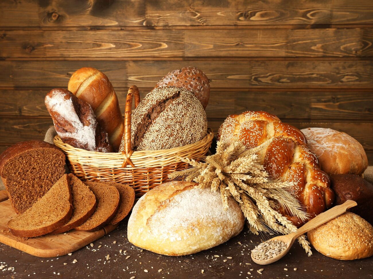 Основным фактором, который влияет на стоимость хлеба, назвали ограничение электроснабжения хлебозаводов, также давят цена сырья, логистика и зарплаты