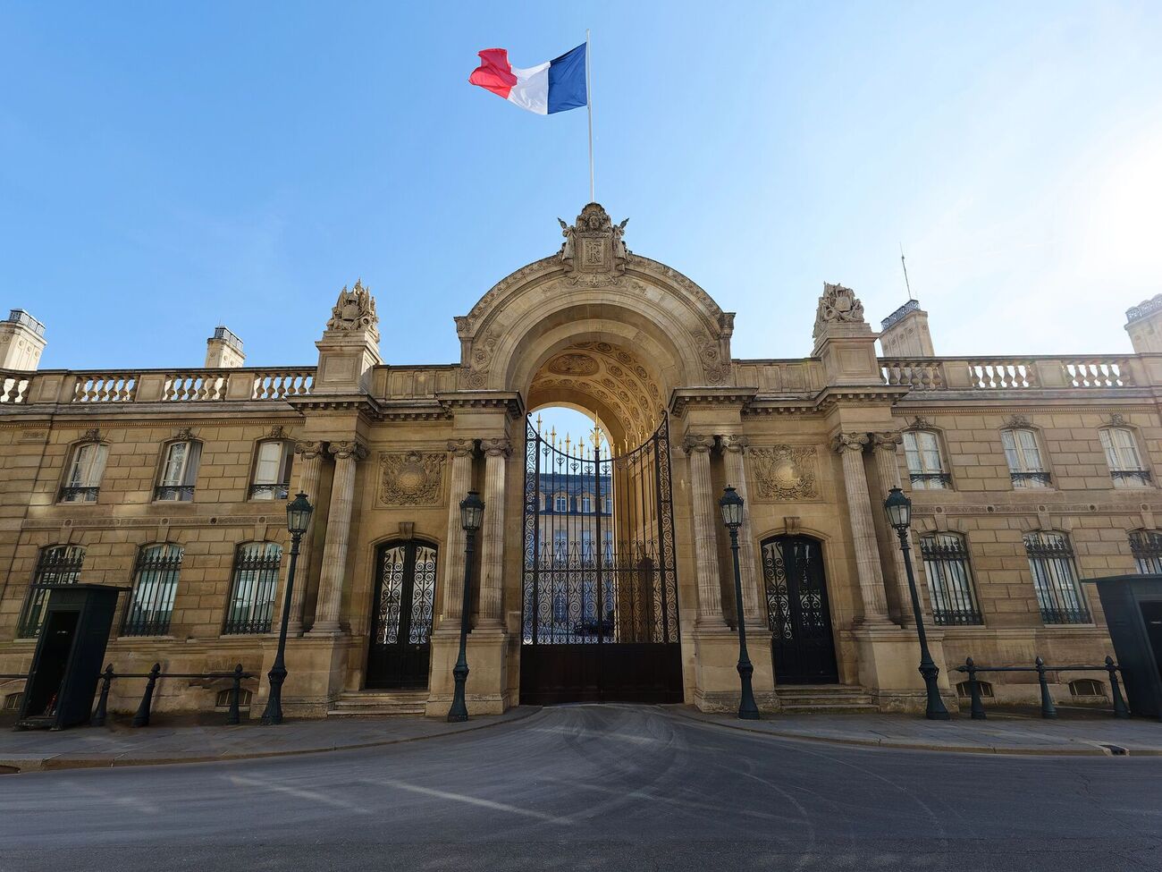 Вилучені під час обшуків речі повернули в Єлисейський палац