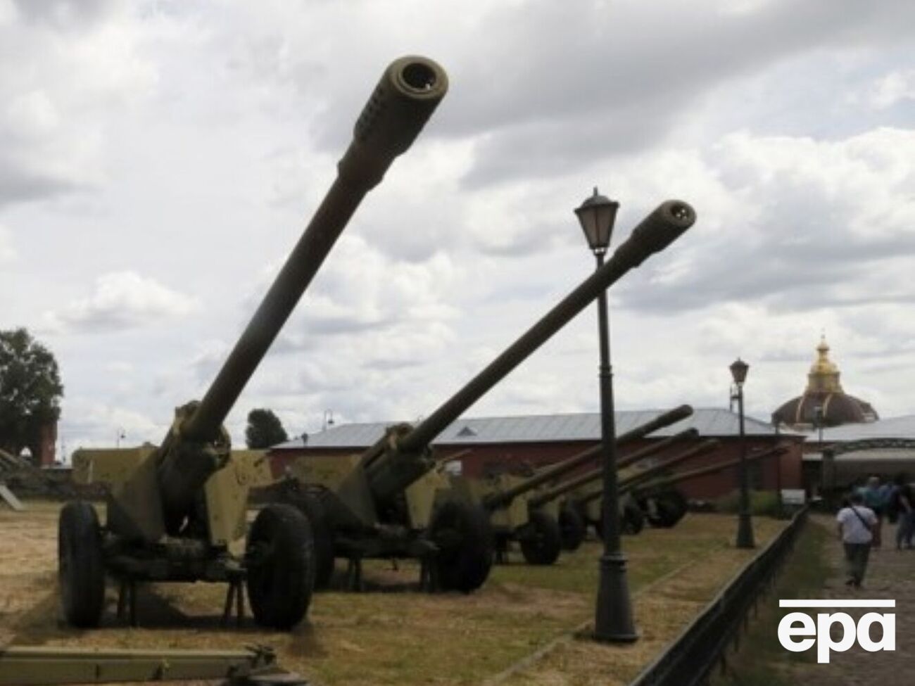 Російські окупанти обстріляли населені пункти з різного озброєння, зокрема й з артилерії