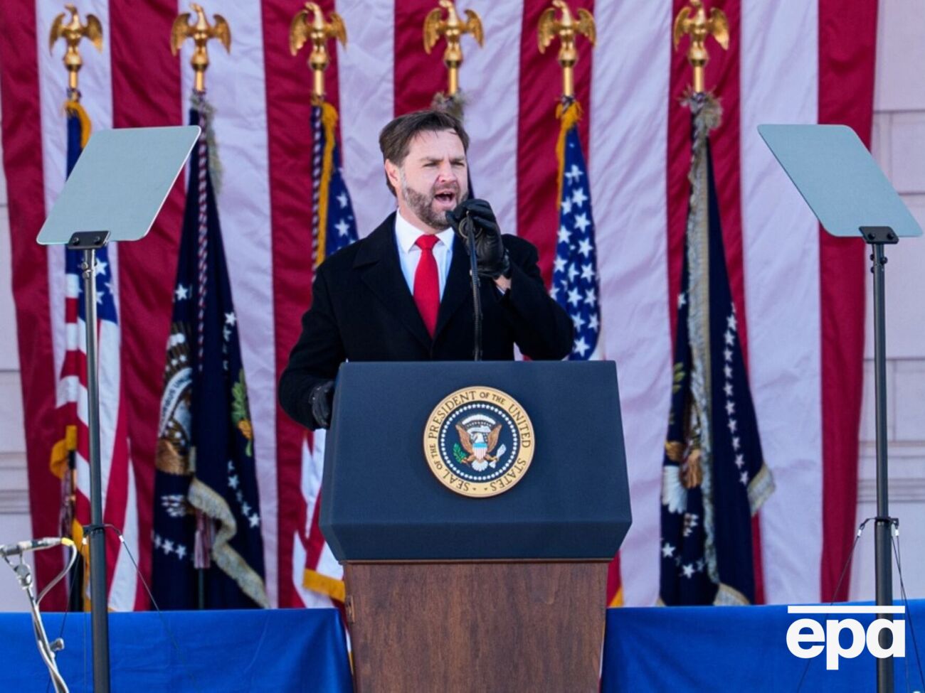 У чому зв'язок між американцями-пенсіонерами й військовою допомогою Україні, Венс не уточнив