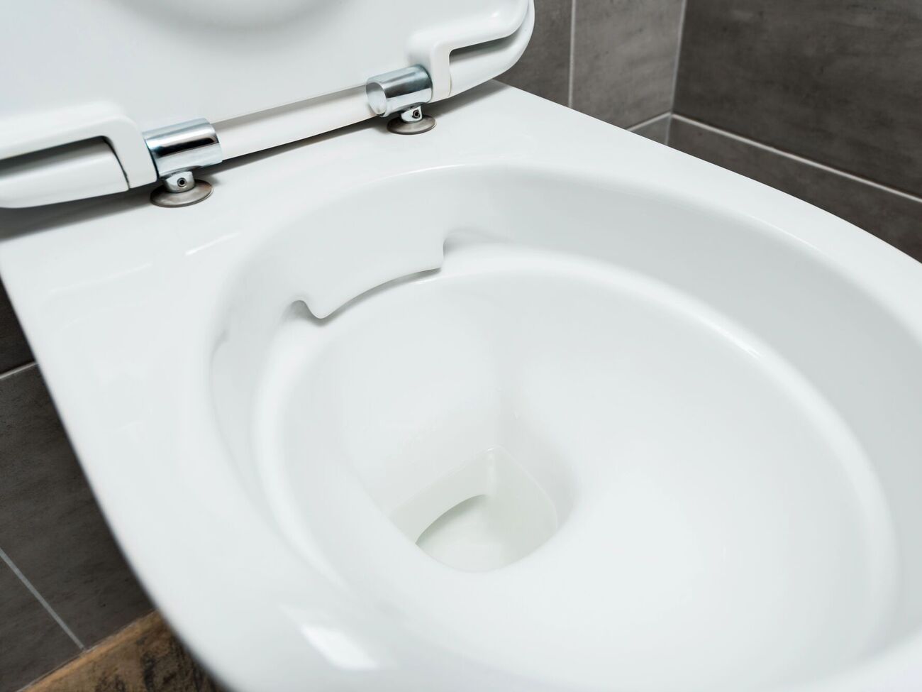 Оцет ефективно видаляє легкі мінеральні відкладення без застосування агресивних хімікатів чи надмірного тертя