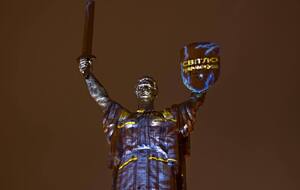 Известные украинцы поздравляют энергетиков с профессиональным праздником в Telegram ДТЭК