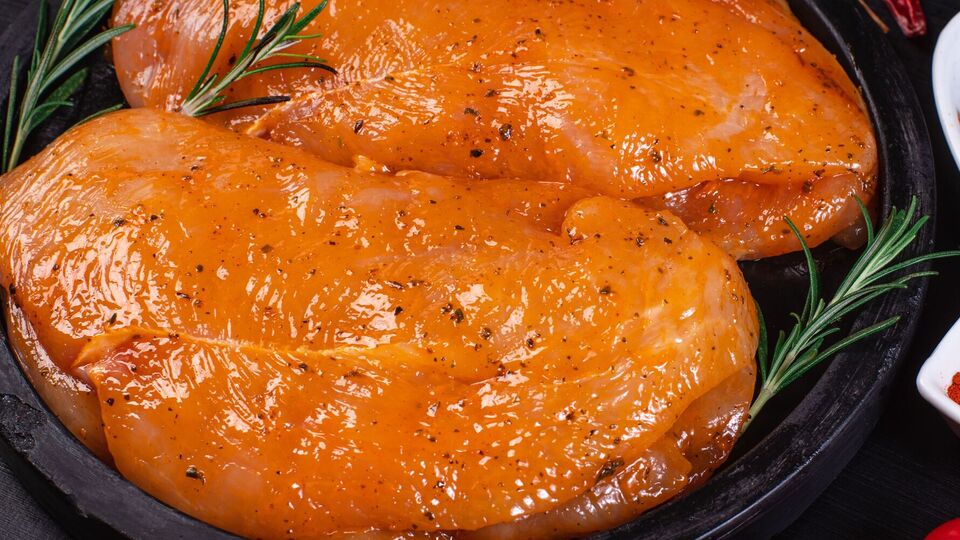 Мясо нужно мариновать около часа