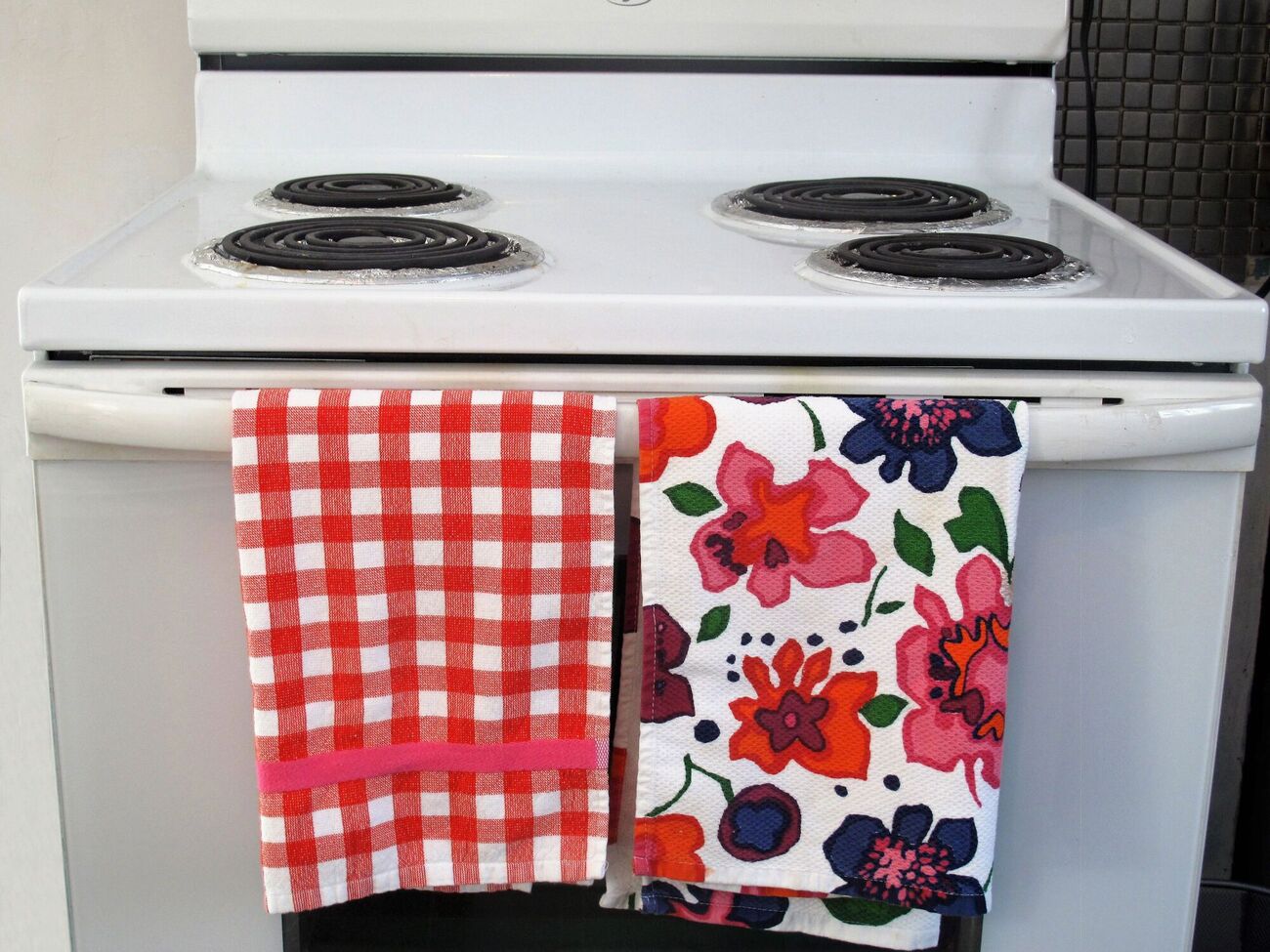 Грязные кухонные полотенца можно стирать с использованием таблеток для посудомойки