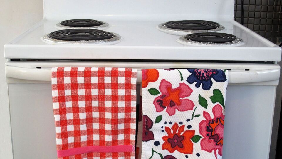 Грязные кухонные полотенца можно стирать с использованием таблеток для посудомойки