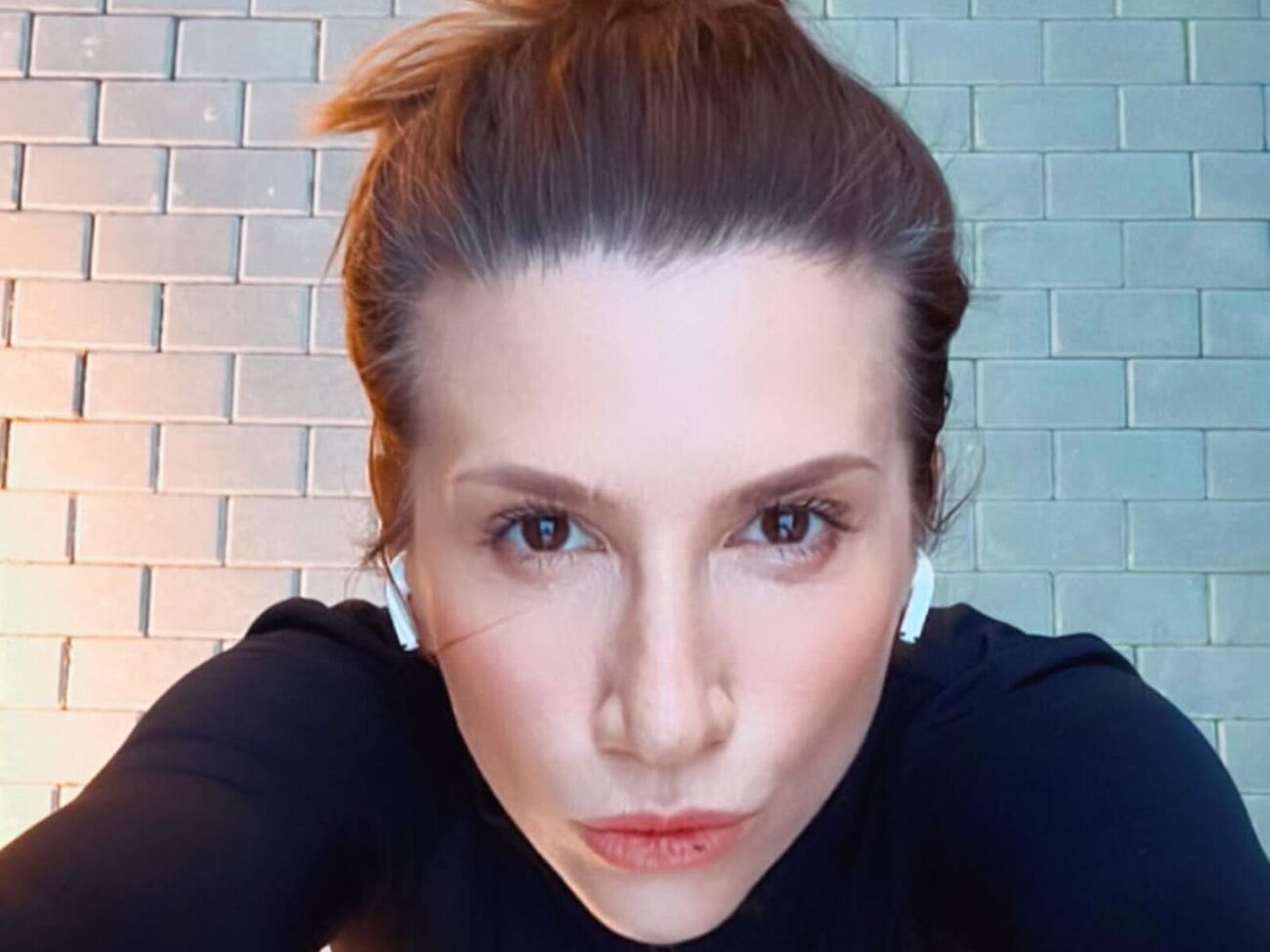 Після завершення масажу олію з обличчя потрібно змити