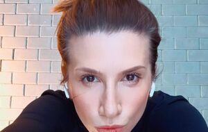 После завершения массажа масло с лица нужно смыть