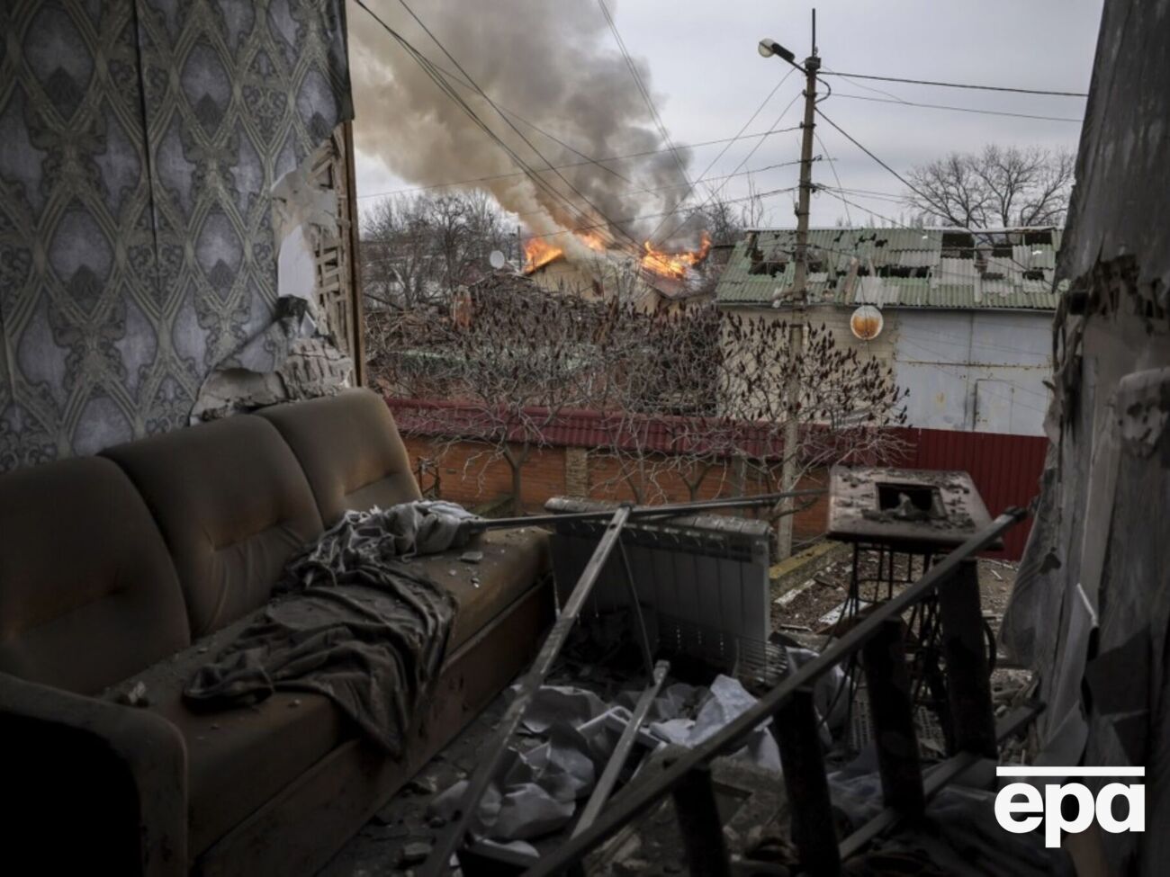 Пожары, коты и люди, живущие в руинах. В 24-й бригаде показали, как выглядит сейчас Константиновка. Фото