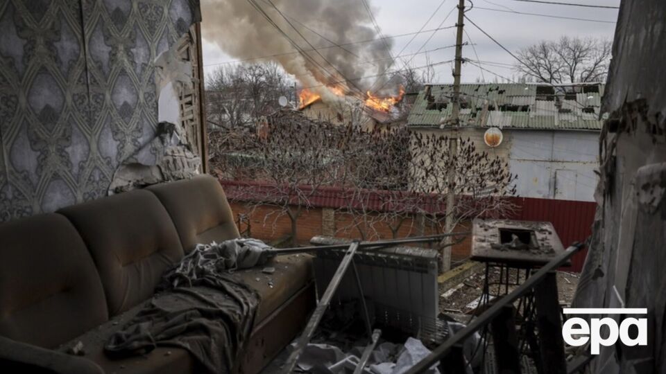 Пожары, коты и люди, живущие в руинах. В 24-й бригаде показали, как выглядит сейчас Константиновка. Фото