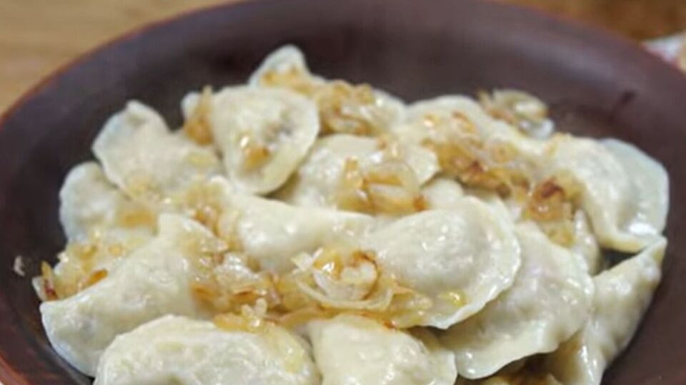 Для приготовления теста муку нужно просеять