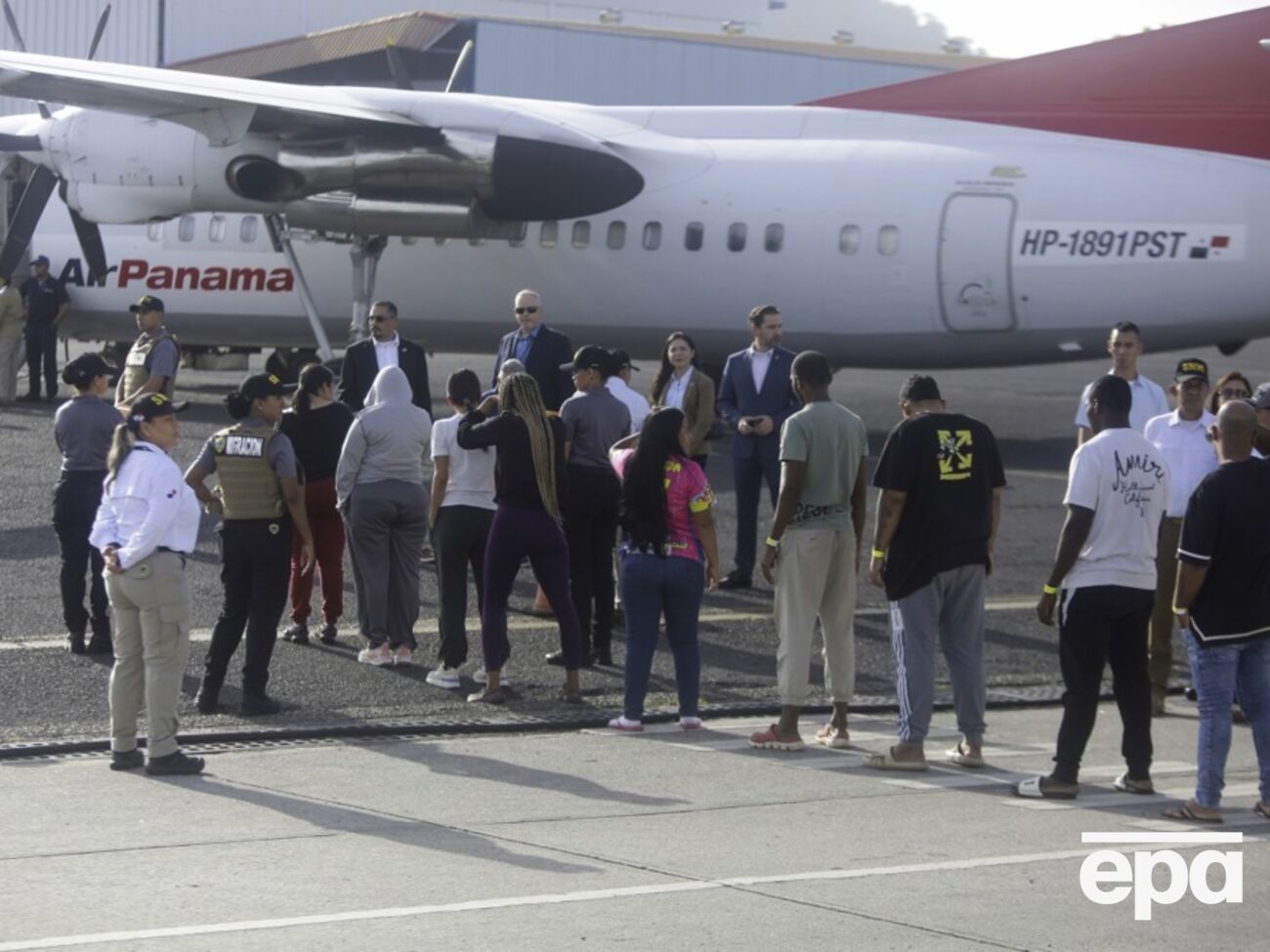 Тим, хто погодився виїхати, обіцяють $3 тис.