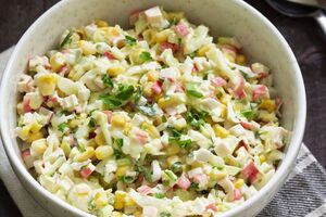 Заправить салат нужно майонезом