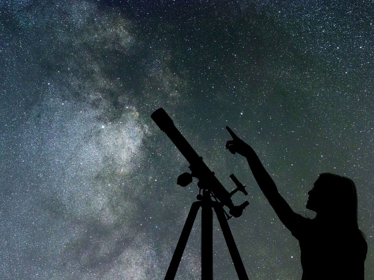 Щоб побачити Капеллу, астрономи радять стати обличчям на північний схід після заходу Сонця й шукати яскраву жовту зірку високо над горизонтом