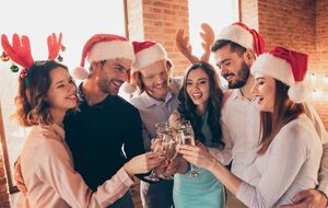 Андре Тан порекомендовал встречать Новый год в чем-то красном