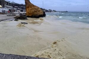 Размер и происхождение пятен на данный момент выясняют, отметил Лысак