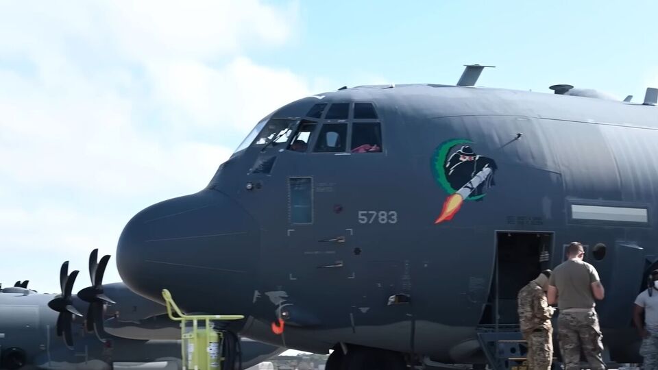 "Летючою артбатареєю" експерти називають AC-130J Ghostrider