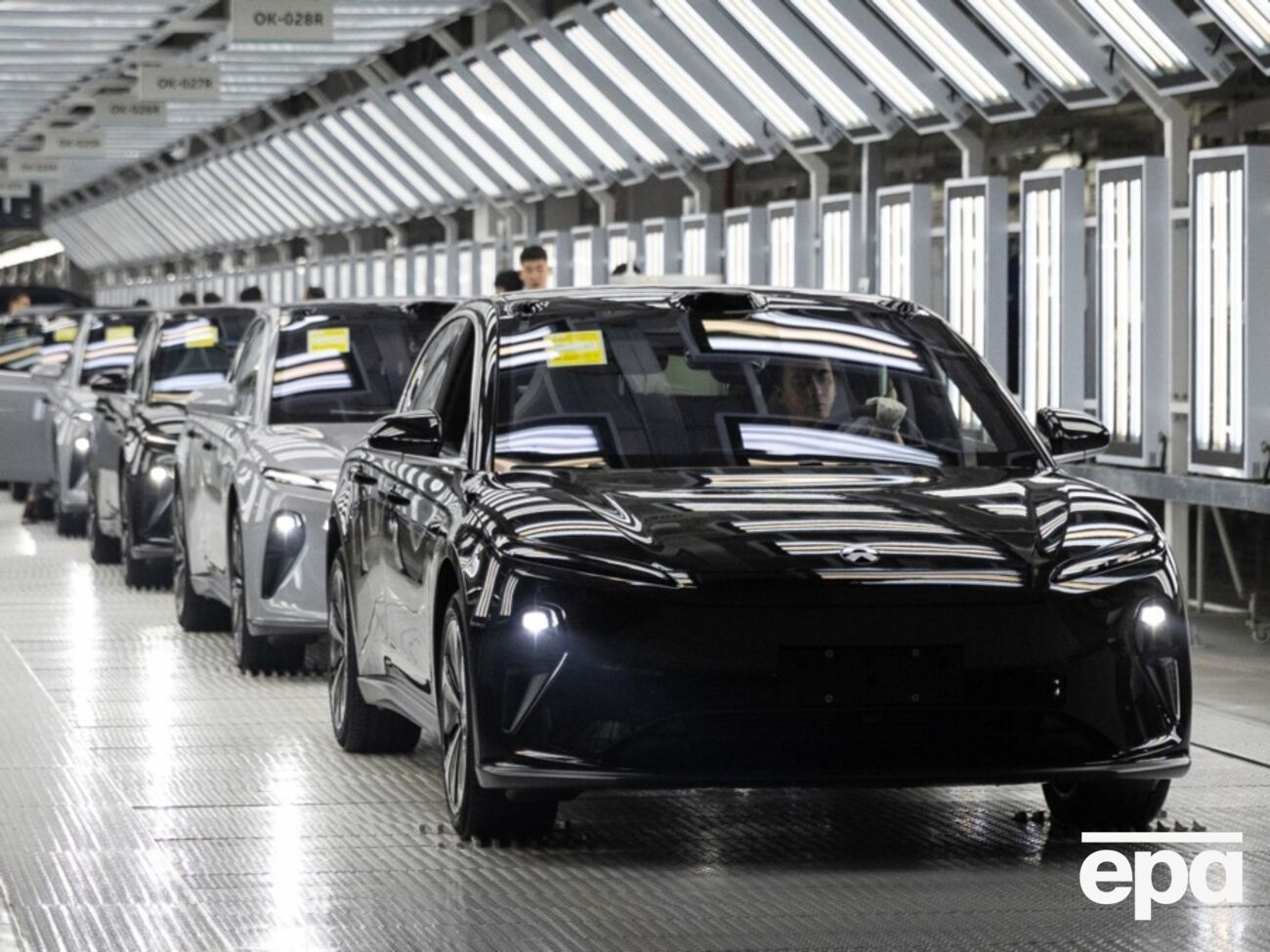 У Китаї стрімко переходять на електромобілі, пише СЗР