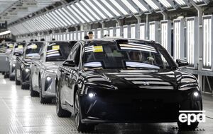 У Китаї стрімко переходять на електромобілі, пише СЗР