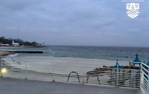 Акватория порта временно перекрыта до полной ликвидации последствий утечки, отметил Кипер