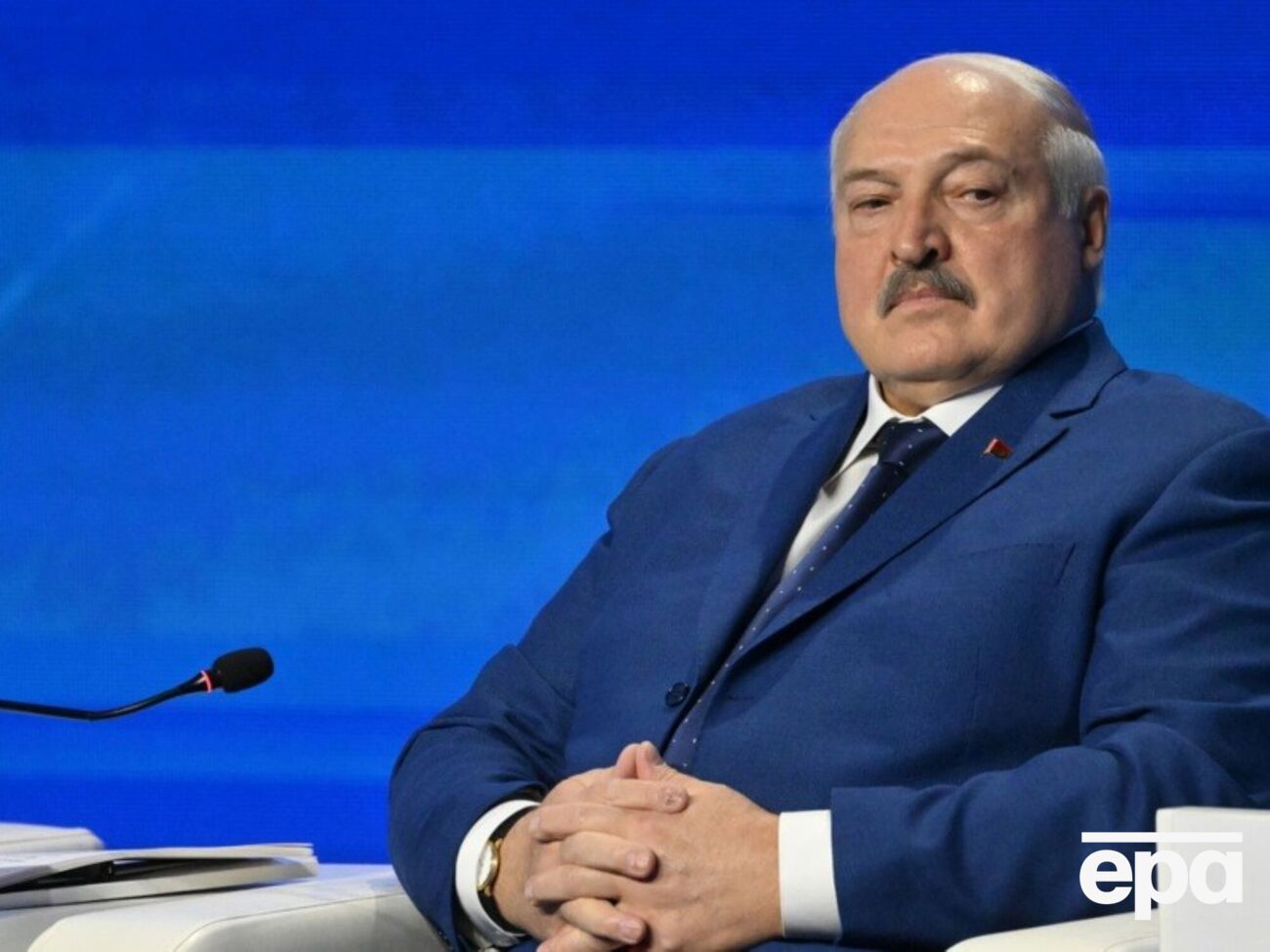 Коул сравнил международную политику со школьной столовой и сказал, что Беларусь "сидит за столом неудачников"