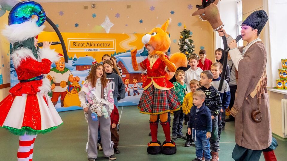 Программа "Ринат Ахметов – Детям" реализует проекты, которые всесторонне поддерживают детей, пострадавших от войны