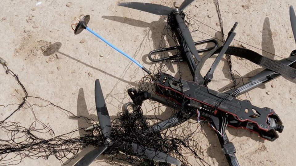 Антидроновые сеткометы обеспечивают защиту от дронов на оптоволокне, указала "Украинская команда"