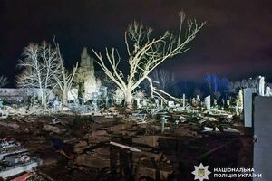 Пошкоджено могили військових і цивільних