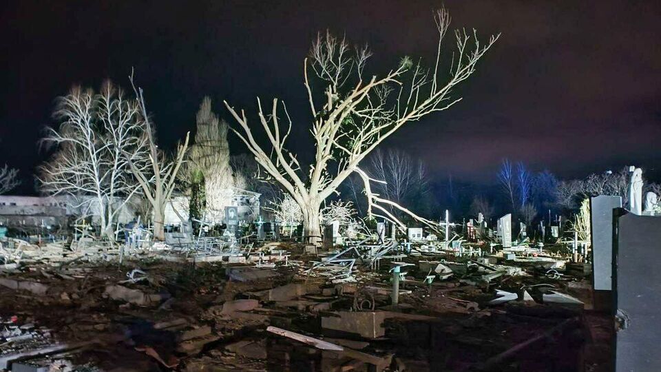 Пострадали могилы военных и гражданских