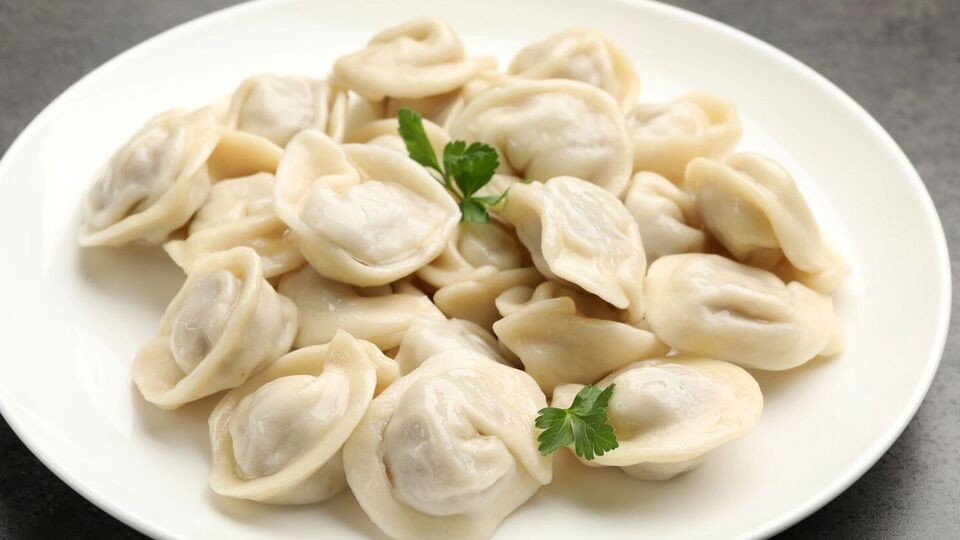 Перед тем, как лепить тесто, оно должно "отдохнуть"