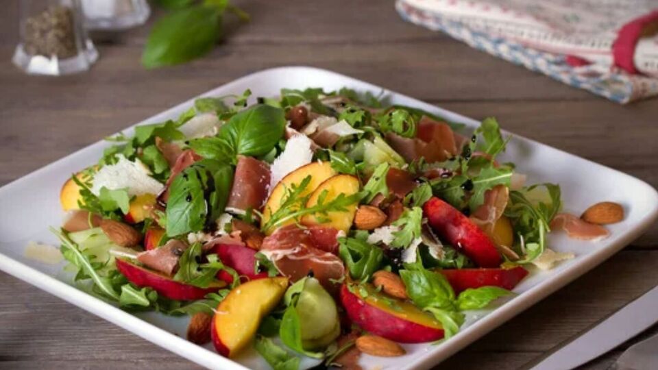 Хурму для салата нужно слегка поджарить