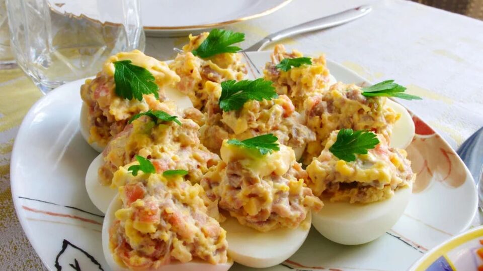 Для обоих рецептов понадобится по три желтка