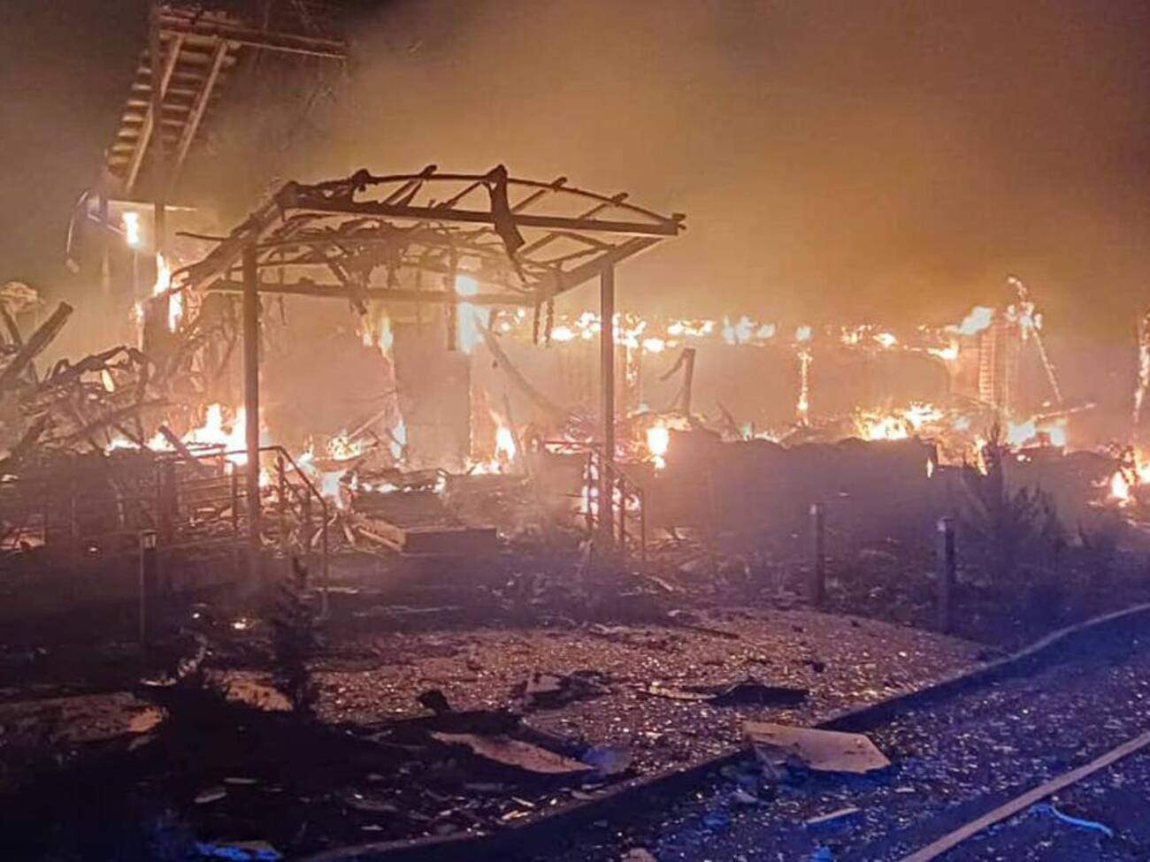 На месте обстрелов были пожары