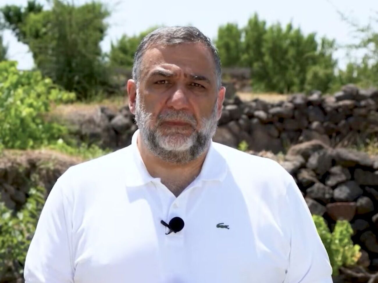 Авторы фильма связывают Варданяна с войной РФ против Украины