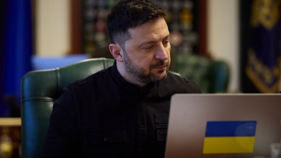 Во время разговора Зеленского со Вселенским патриархом оказывали помощь пострадавшим в Чернигове в результате российских обстрелов.