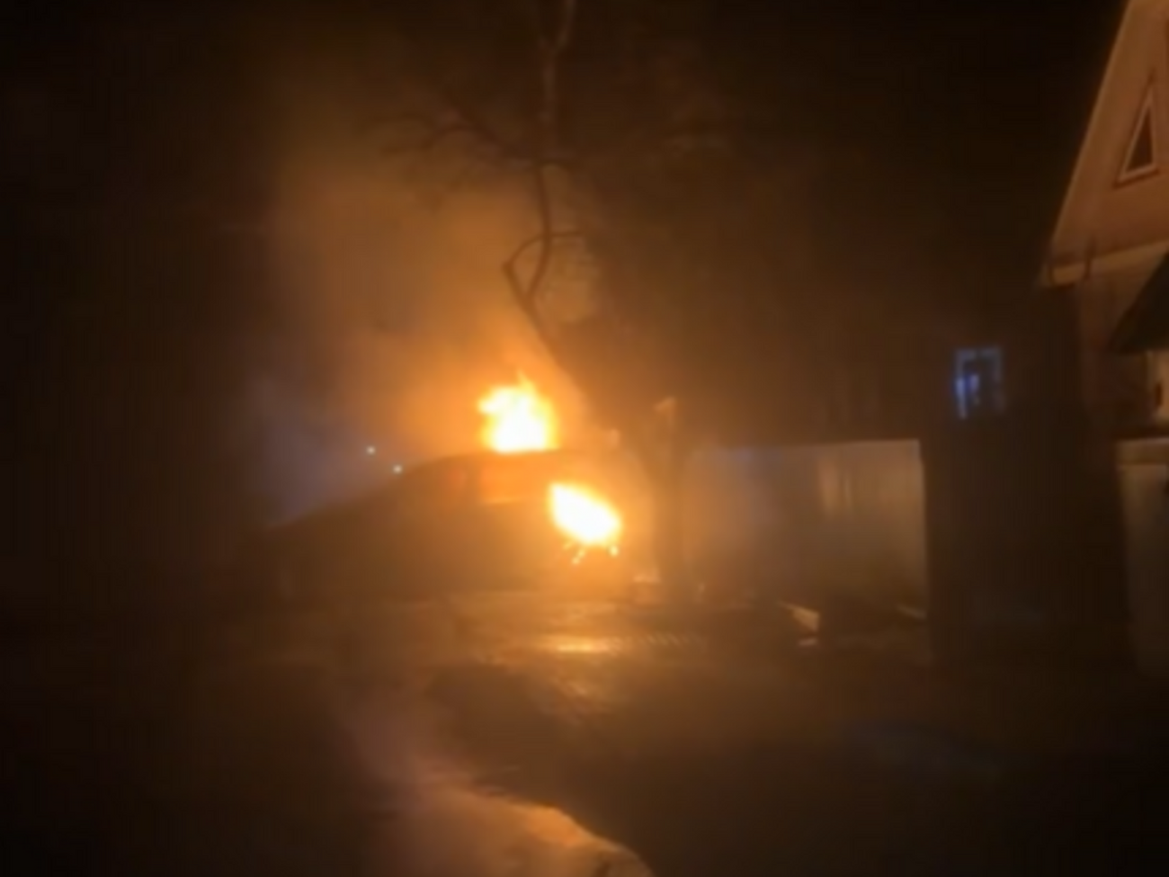 За повідомленням поліції, вибухнув автомобіль Audi Q7 39-річного жителя міста Корсунь-Шевченківський біля його домоволодіння