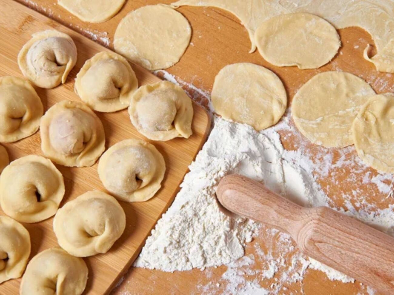 Перед тим як формувати пельмені, тісто має відпочити