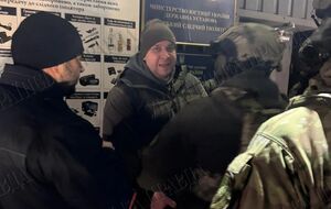 УП опубликовала фото с Дудиным возле СИЗО в Киеве