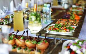 Выбирая закуски, стоит отдать предпочтение самым вкусным или тем, которые хочется попробовать