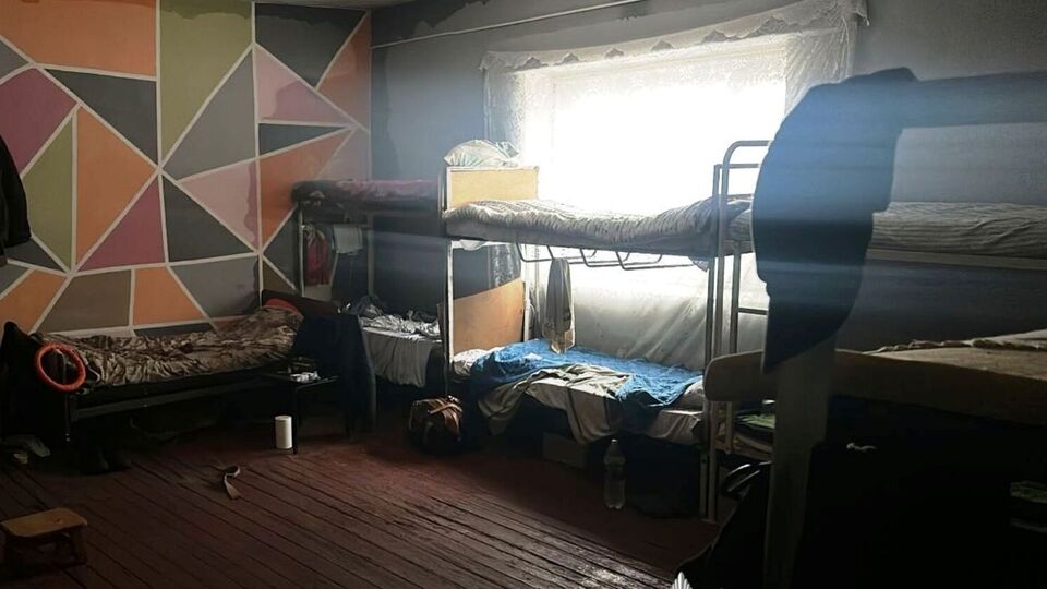 В заведениях удерживали 287 человек, среди них – семь подростков