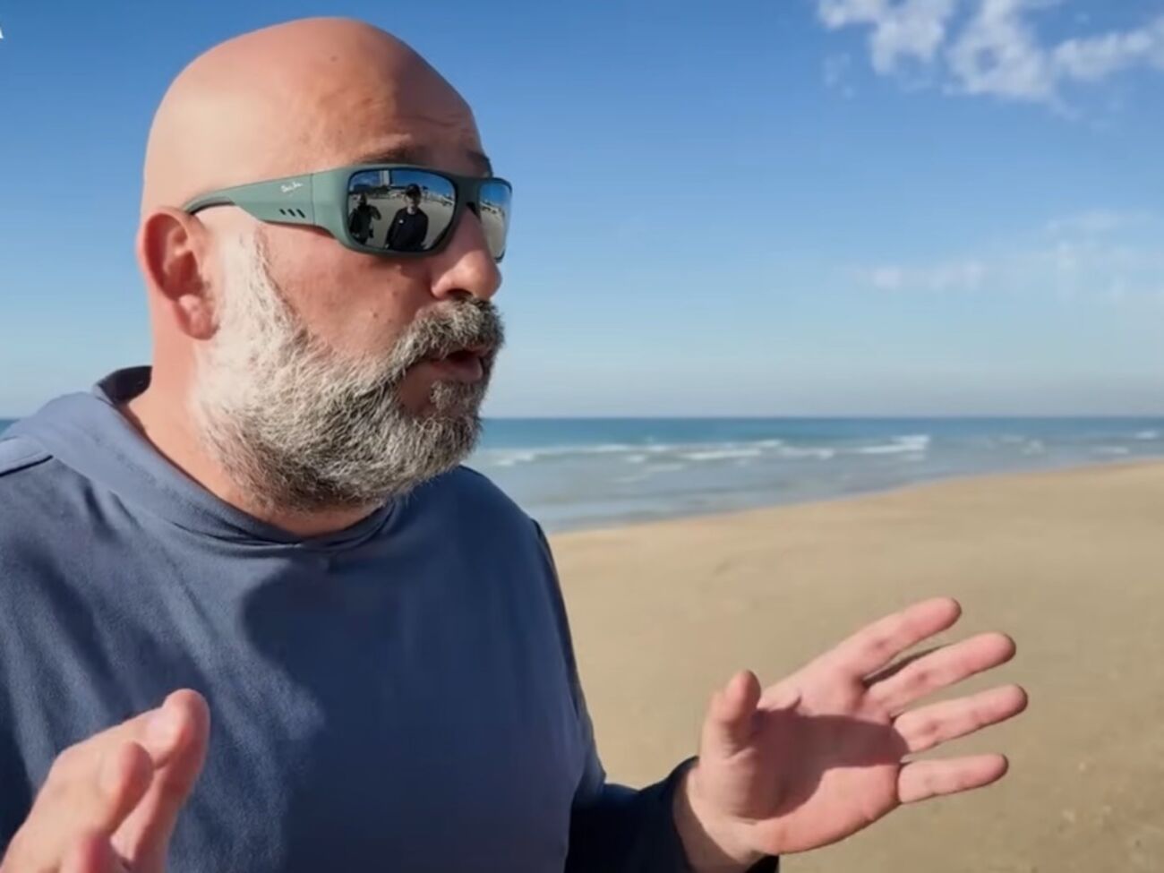 Интервью с Миндичем записывали на израильском пляже