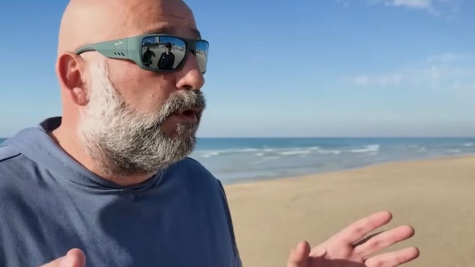 Интервью с Миндичем записывали на израильском пляже