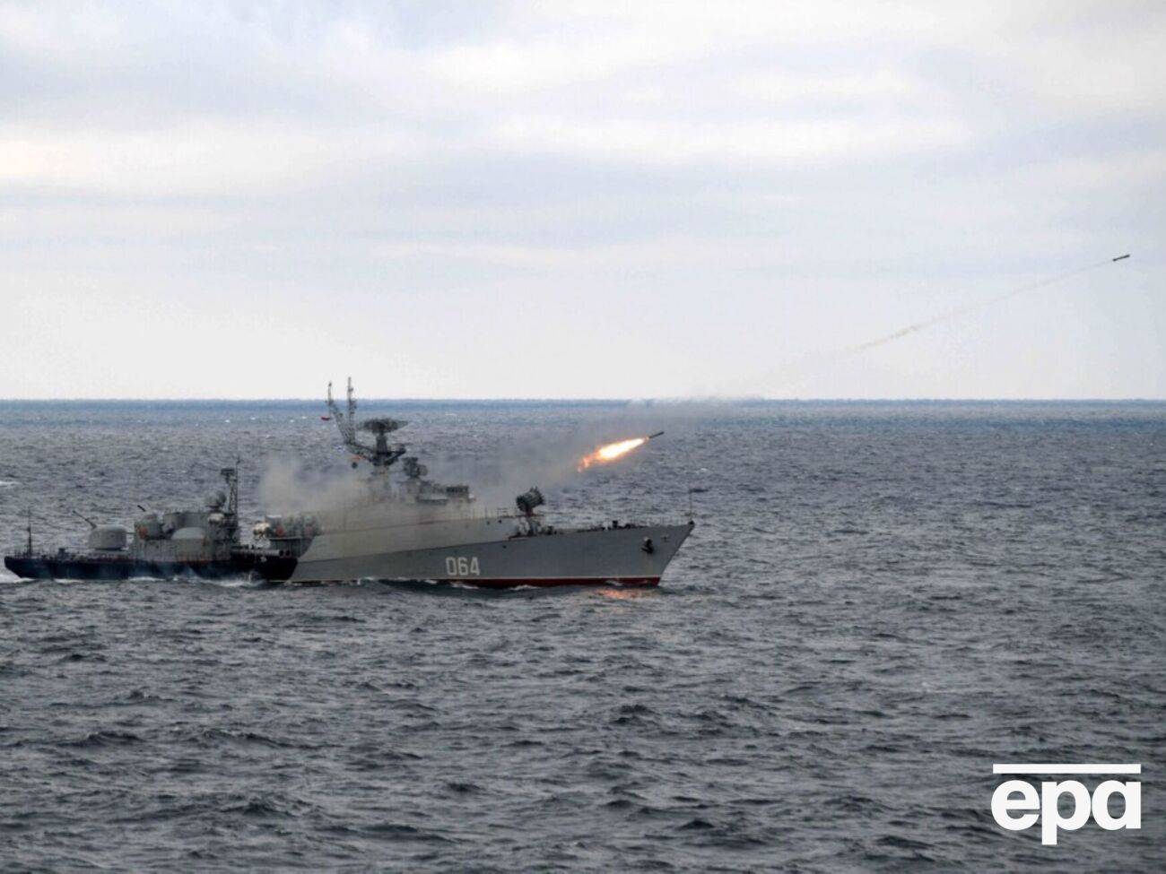 Сейчас РФ имеет по меньшей мере семь носителей "Калибров" в Черном море, отметил Плетенчук