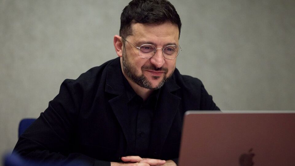 Зеленский после начала полномасштабного вторжения страны-агрессора РФ в Украину отказался от костюмов